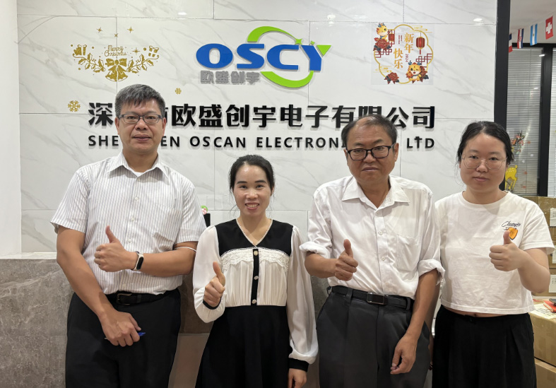 Japanese customers visited our company, and the two sides discussed the prospects of applying LCD monitors to industrial equipments